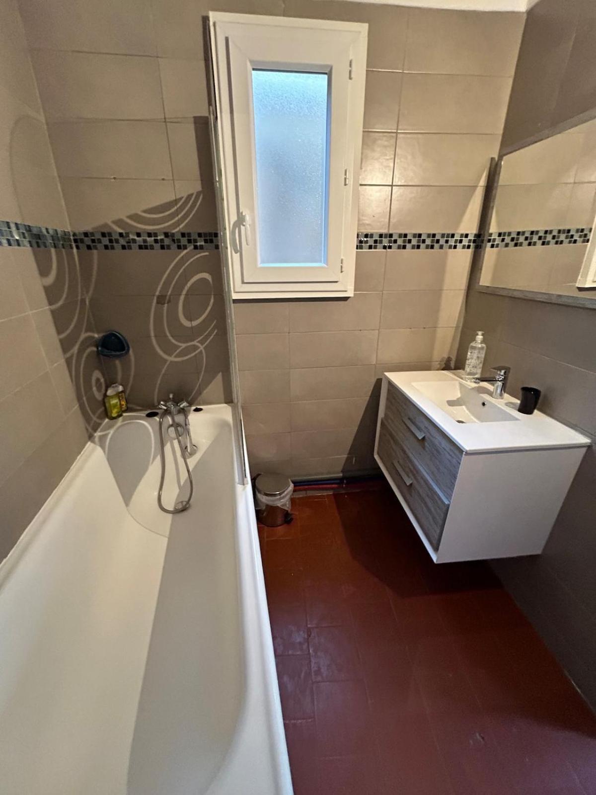 Grand Appartement De 100M2 -Allee Paul Riquet Beziers - 4Chambres - Wifi- Tv Connectee Esterno foto